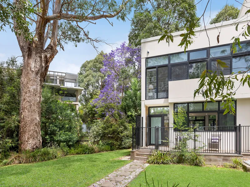 Modern, sunny townhouse in blue ribbon location