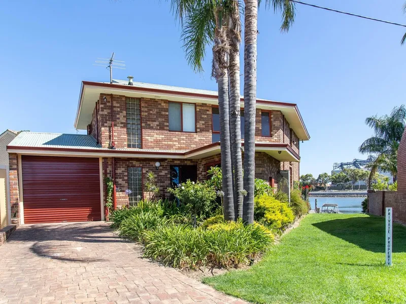 Here’s a MIllion Dollar View for around $750k...