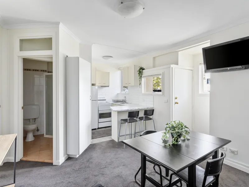 Two Bedroom Apartment, GREAT Location!!