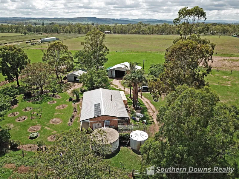 RURAL LIFESTYLE ON THE EDGE OF TOWN