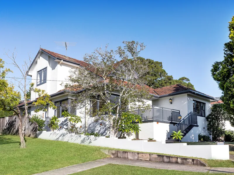 Full brick c1950s home for entertaining splendour