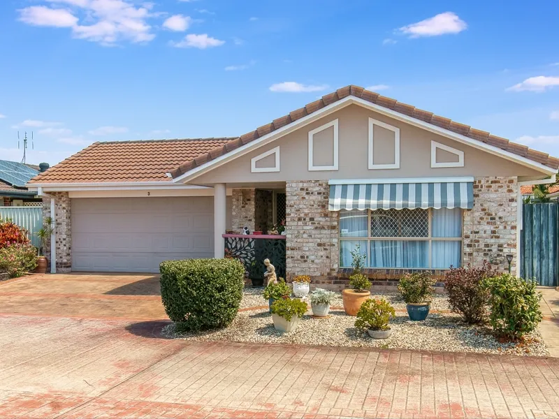 IMMACULATE, ONE LEVEL HOME IN GREAT POSITION