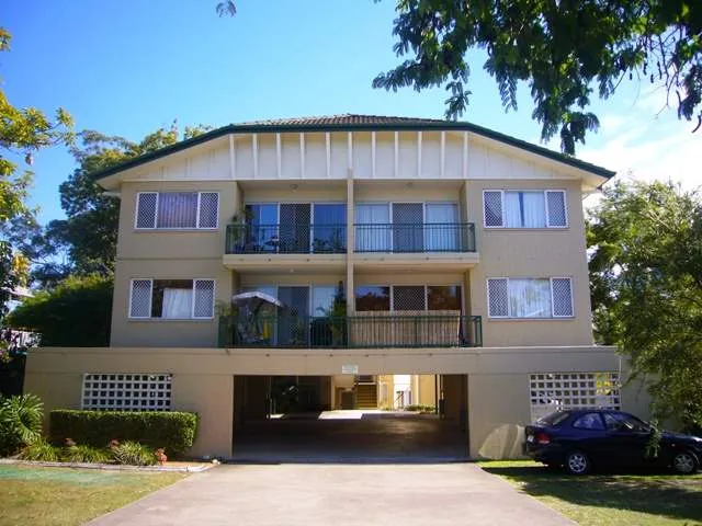 FABULOUS COURTYARD APARTMENT!