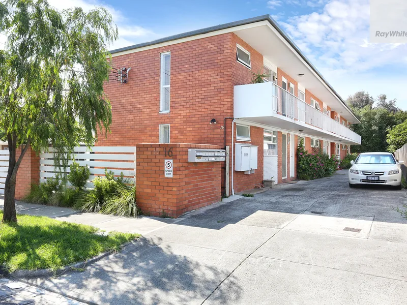 Ground floor and neat as a pin!