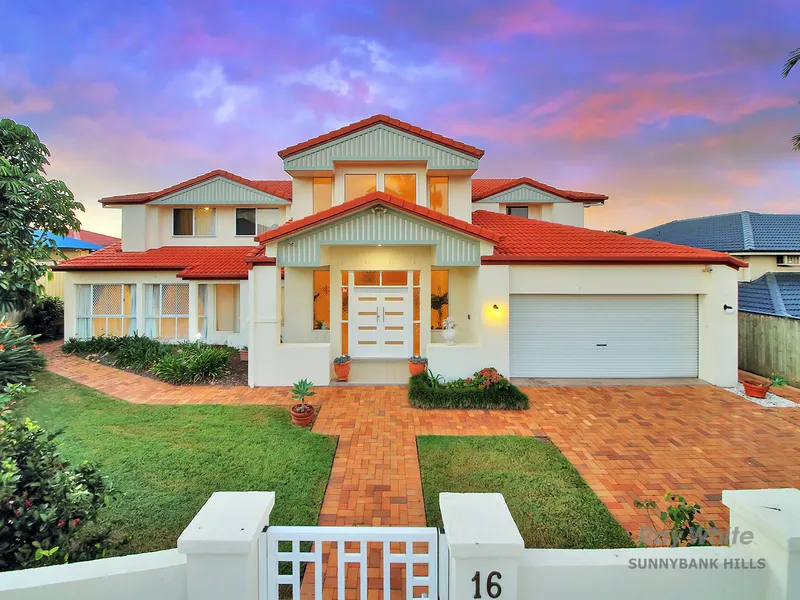 UPMARKET MANSION IN “MACGREGOR PARK”