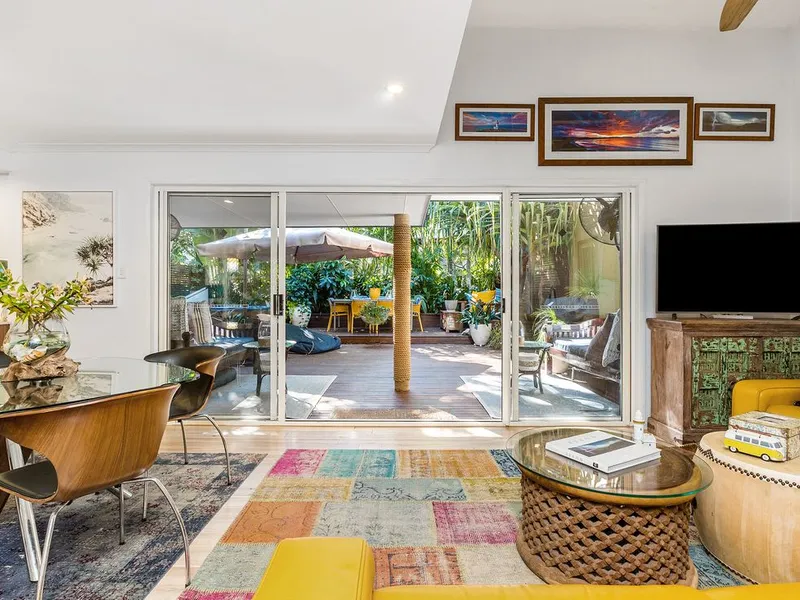 Beautifully Presented 3 Bedroom Townhouse - FULLY FURNISHED