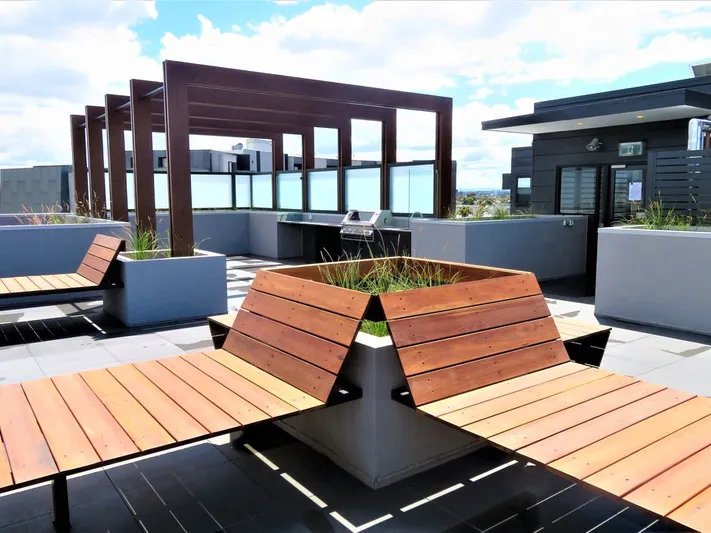SWEEPING VIEWS OF MELBOURNE CBD - NOT TO BE MISSED