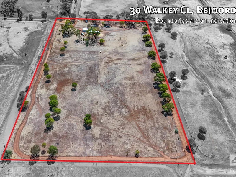 Tranquil Acreage Living at 30 Walkey Close, Bejoording.