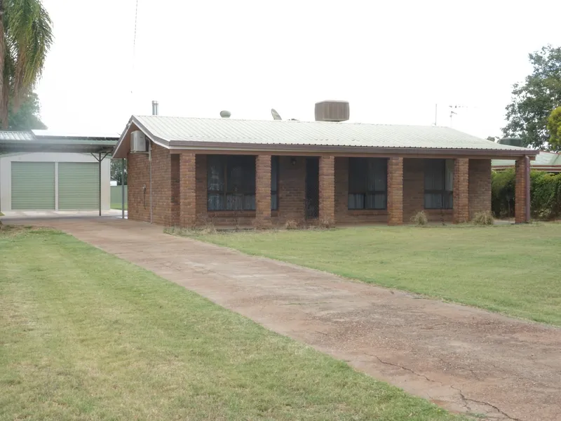 Quality Family Home in Quiet Street - ST GEORGE SW QLD