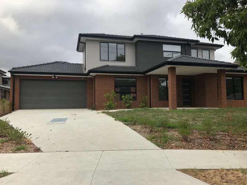 Luxury townhouse with Contemporary Finishes