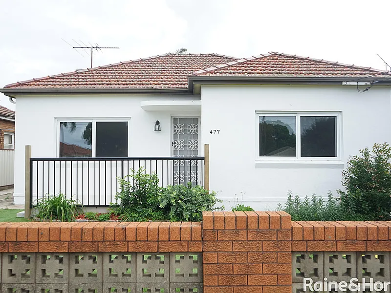 RENOVATED THREE BEDROOM HOUSE WITH SUNNY YARD 