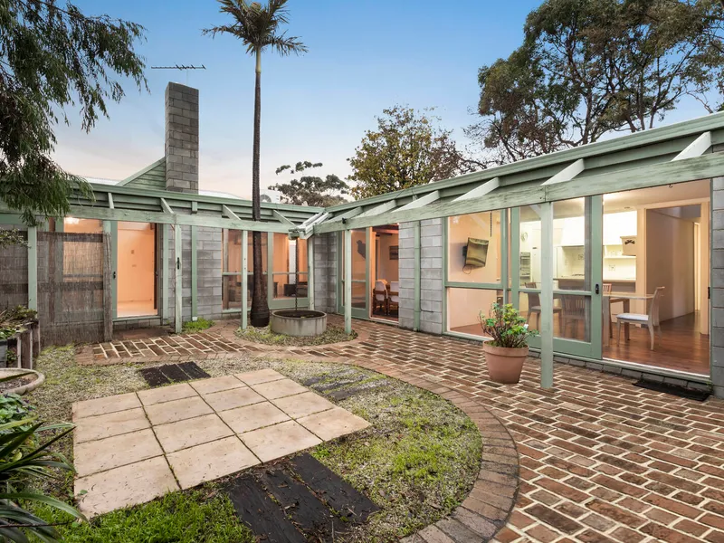 Beachside Retreat with Spectacular Prospects