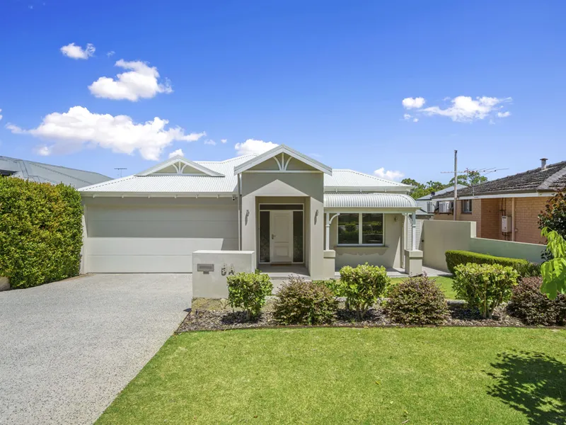 HIGH QUALITY RESIDENCE OVERLOOKING LUKETINA RESERVE