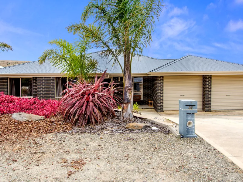 SPACIOUS FAMILY LIVING IN THE RISE