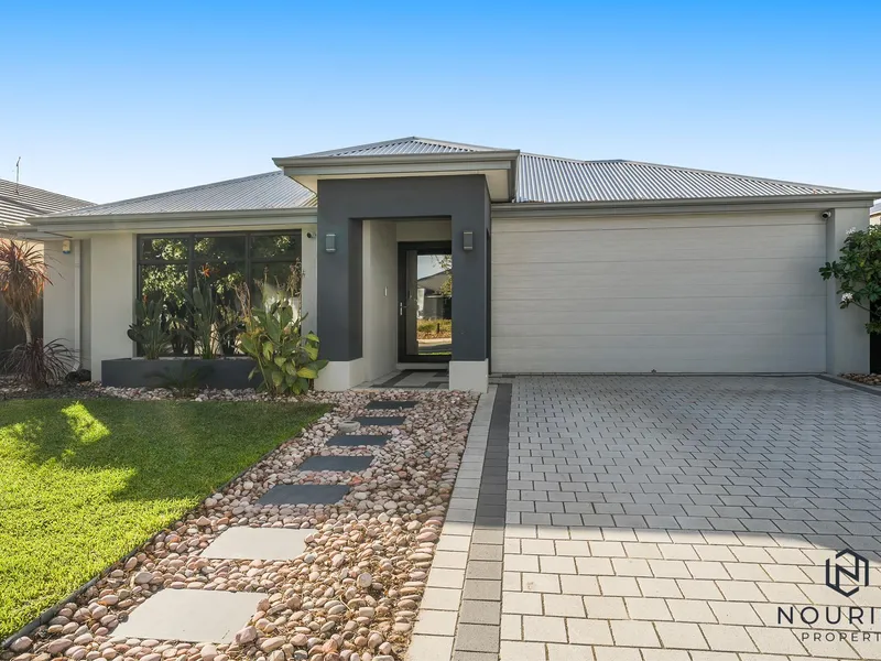 Stunning and Modern Property in the Desirable Aveley Neighbourhood!
