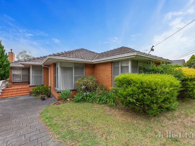 Excetional Family Home within Viewbank College Zone