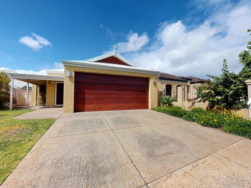 ON THE MELVILLE BORDER