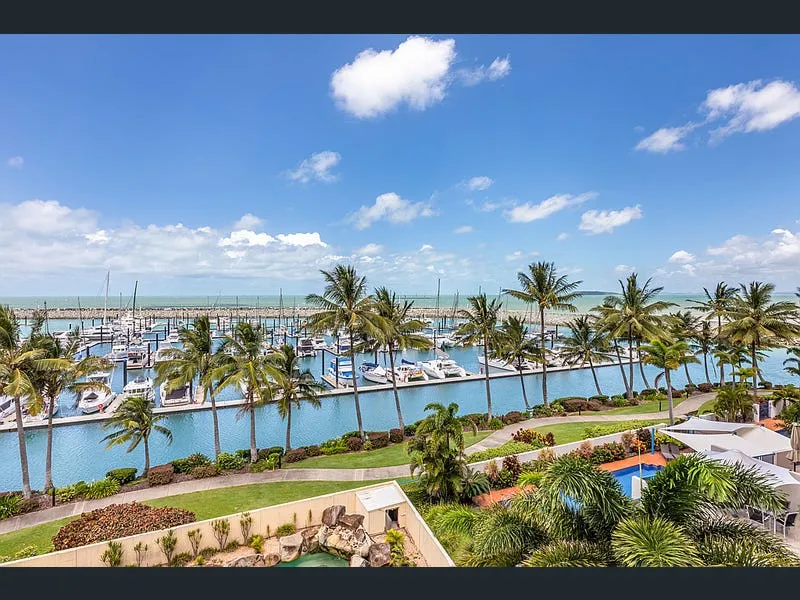 MACKAY MARINA PENTHOUSE
