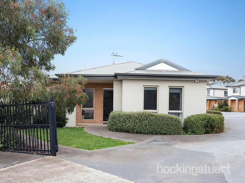 Stylish Unit in Altona Bay!
