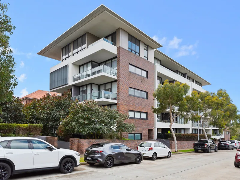 Modern 1-Bedroom Seaside Serenity with Urban Comfort