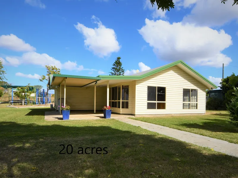 20 ac Lifestyle, Acreage or Machinery Depot