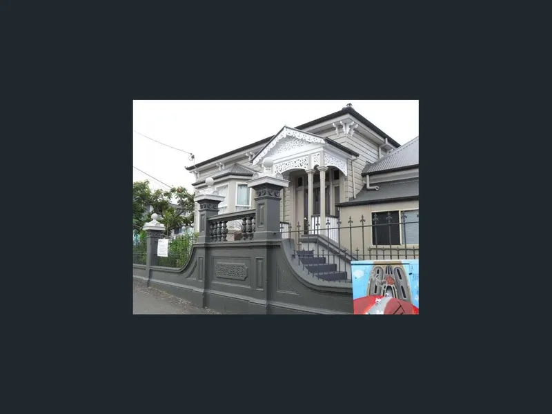 Excellent Value One Bedroom unit in a Character Building. Walking distance to the city, restaurants, entertainment.