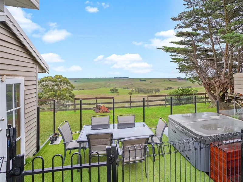 Spectacular acreage just minutes from town.