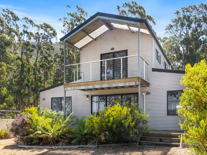 Lifestyle opportunity with water Views