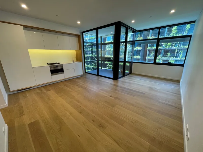 MODERN & NEW ONE BEDROOM PLUS STUDY IN CENTRAL PARK