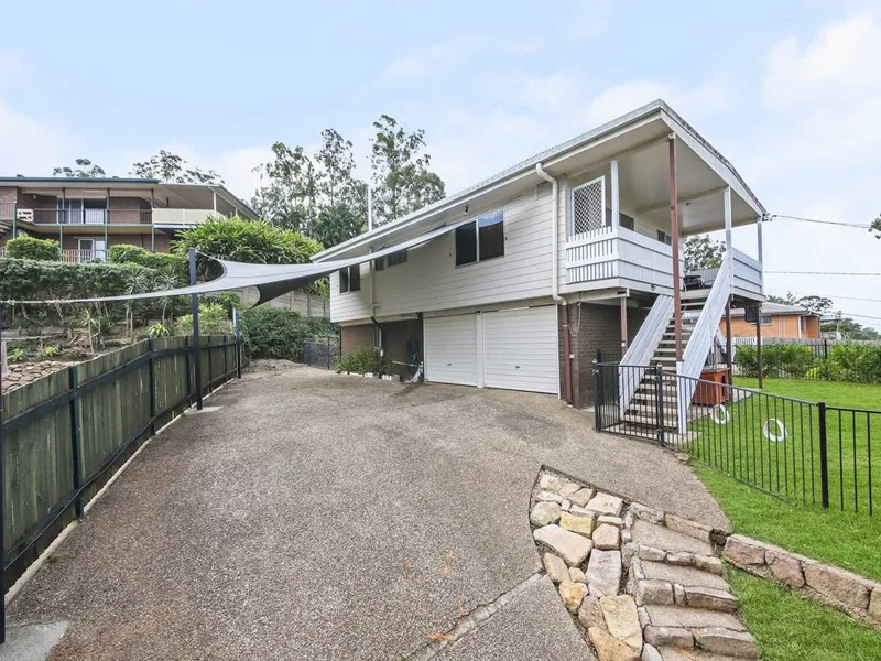 Family home with fantastic recreation room downstairs + views