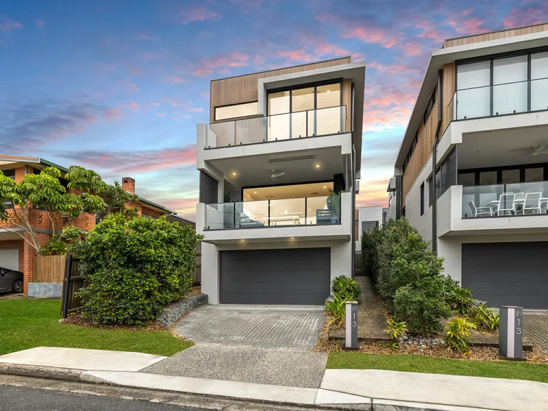 MODERN COASTAL LIVING ON PRIME KINGSCLIFF HILL WITH OCEAN VIEWS