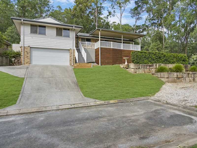 SPACIOUS FAMILY HOME WITH STUNNING VIEWS !