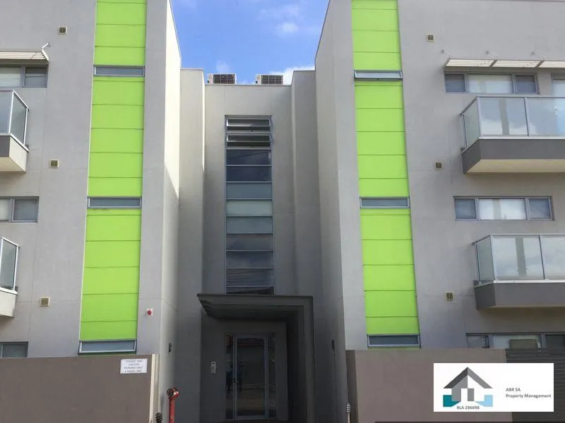 Easy Low Maintenance Living & Minutes from CBD!