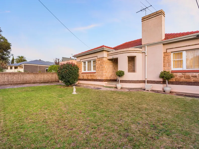 Lovely 3-Bed Family Home in Coveted Location