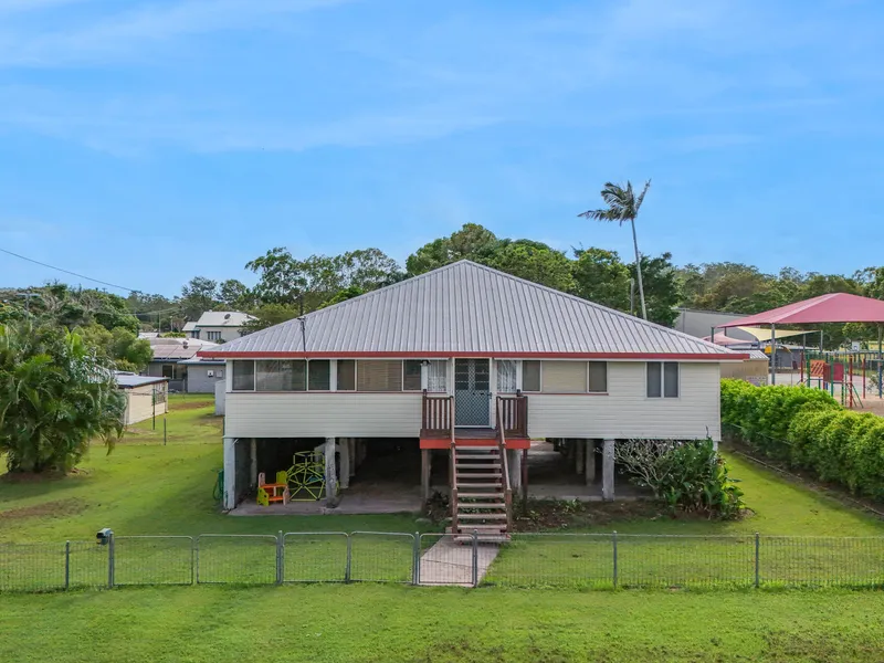 3 BEDROOM HOUSE CLOSE TO TOWN