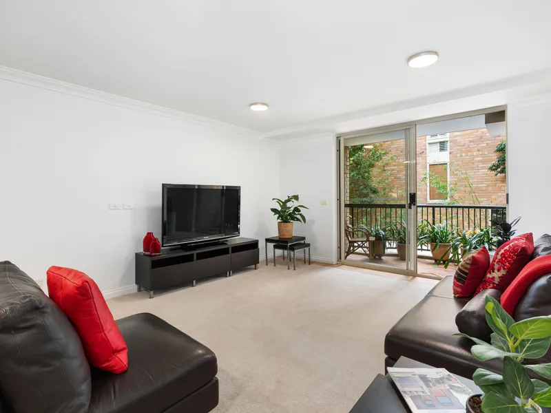 Elegant Apartment With Balcony, Leafy Outlooks & Garage In Over 55s Luxury Complex Close to Queen Street Village