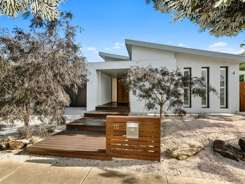 Immaculately Presented Coastal Themed Home