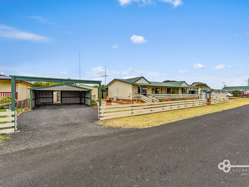 COUNTRY LIFESTYLE CLOSE TO THE SEA