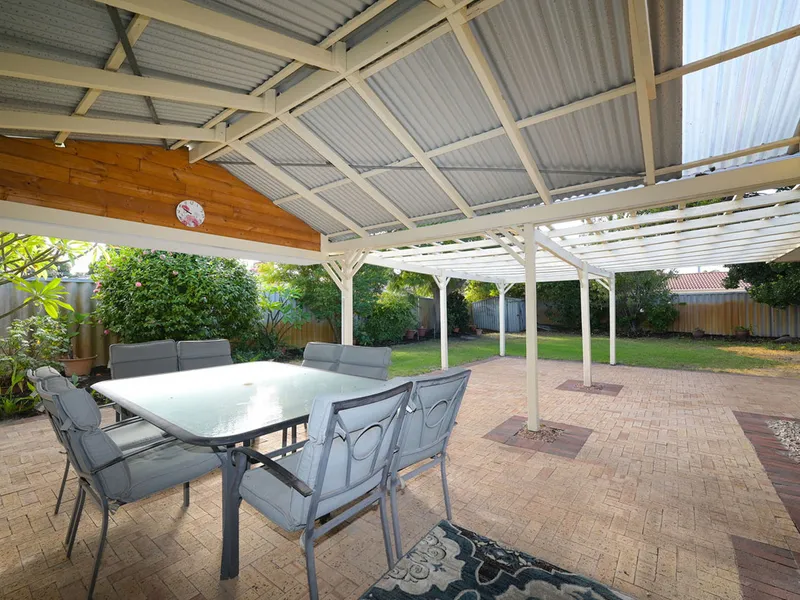 Welcoming Family Home Awaits !