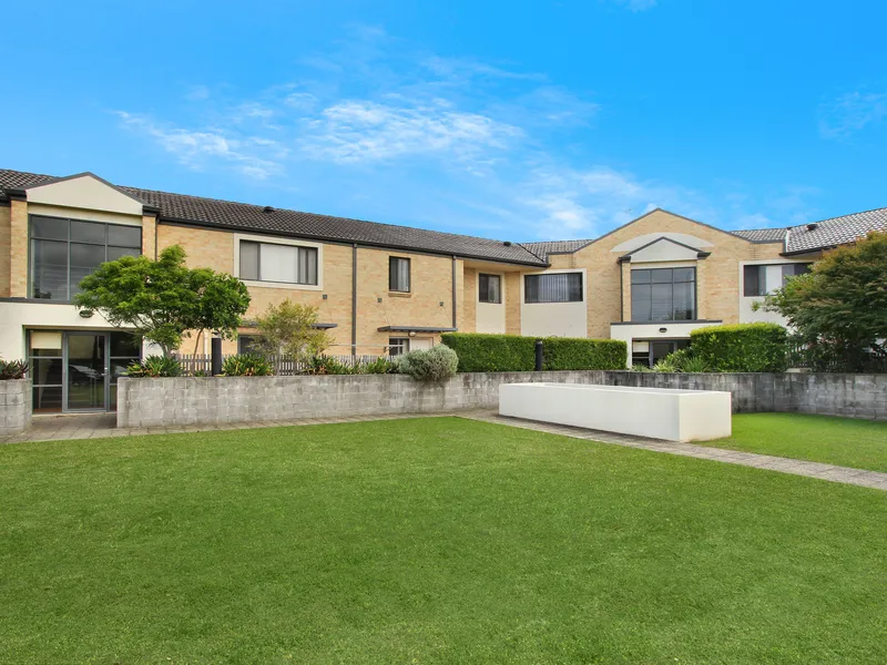 SPACIOUS UNIT LOCATED IN THE NORTHERN SUBURBS