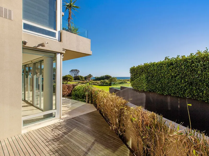 EXTREMELY RARE BRIGHTON BEACHFRONT POSITION WITH IMMEDIATE CITY & WATER VIEWS | | HODGES CAULFIELD