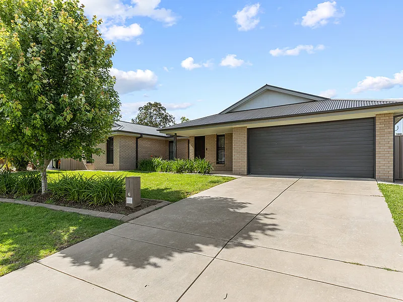 Family Design - pool maintenance included