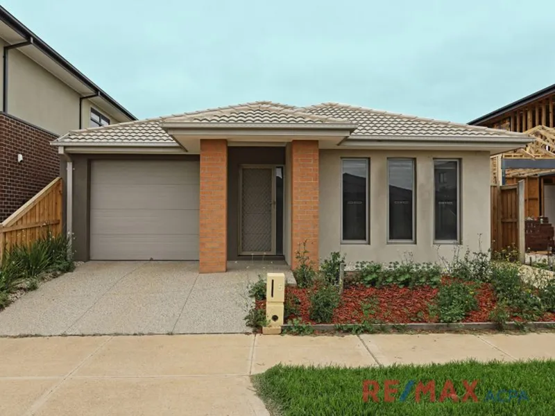 Quality family home in LIFE estate that currently within ALAMANDA COLLEGE school zone.
