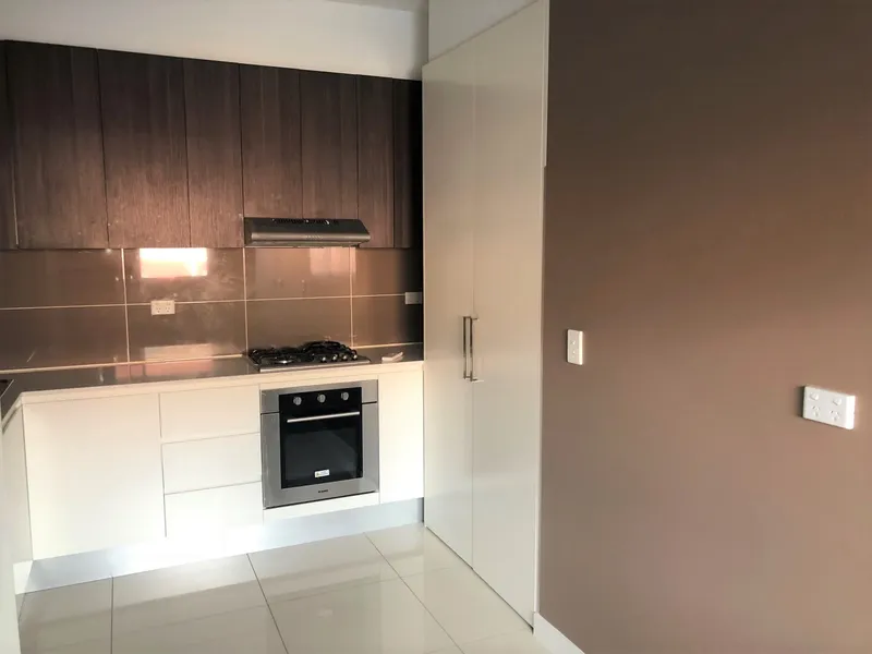 Private and Quiet 1 Bedroom Unit - Rear Lane Access