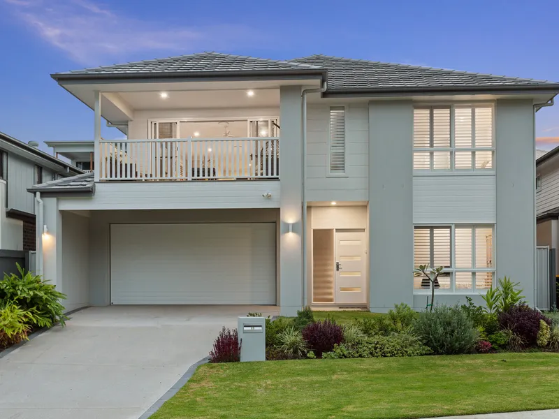 MODERN FAMILY LIVING WITH HEATED POOL IN SPRING MOUNTAIN !!!