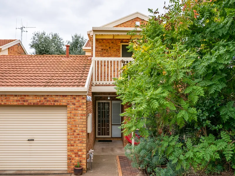 Separate title townhouse near golf course 