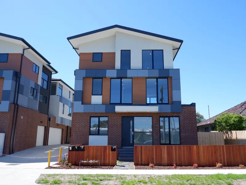 Brand New Three Storey Living, Walk to Clayton Central!