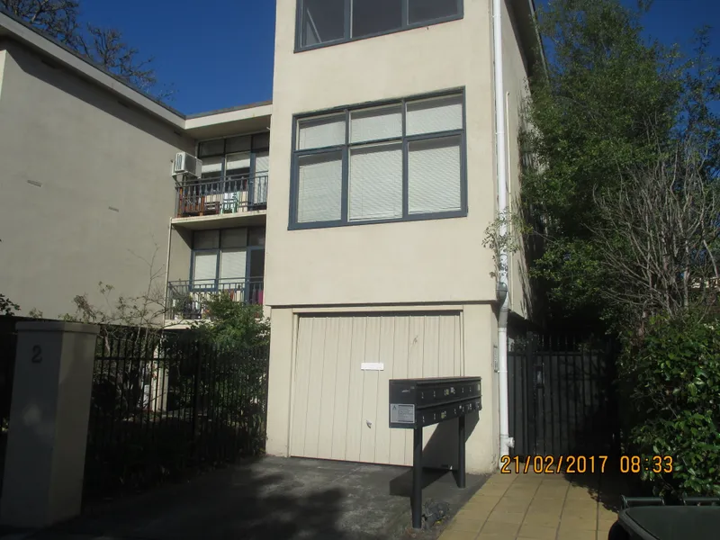 MODERN & BRIGHT 2BR APARTMENT**INSPECT SAT. 29/10/22 AT 12.00PM - 12.15PM**