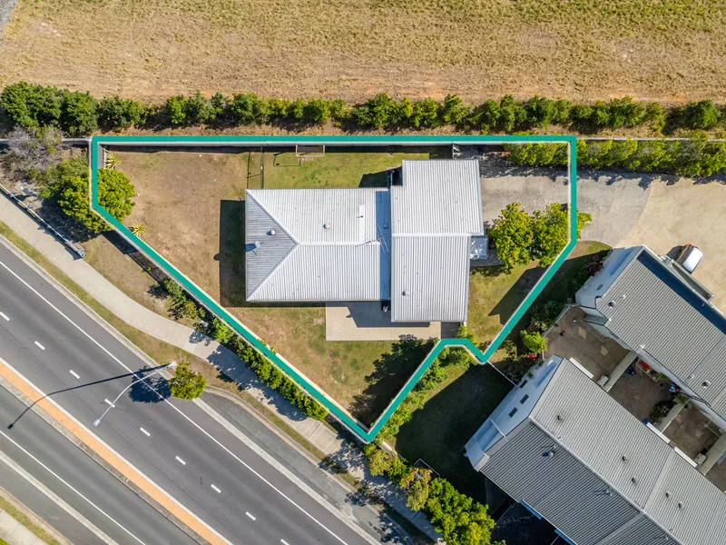 Stand-Alone Low-set Brick Home Featuring 197m2 Of Internal And External Living Area!