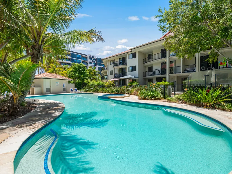 Large north facing apartment in the heart of Mermaid Beach